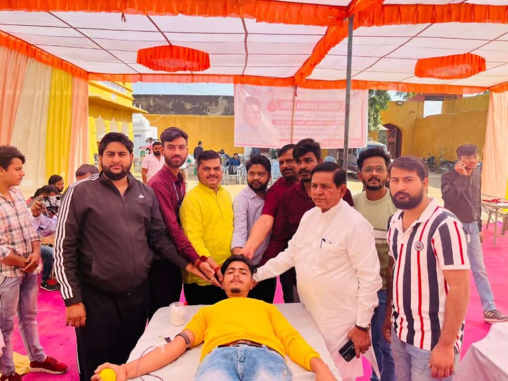 oluntary blood donation camp organized in Jhunjhunu on the birthday of National Rajput Karni Sena District President Ravindra Singh Toliasar