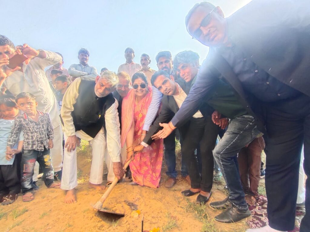Foundation stone of tubewell was laid in Jakhra village of Gram Panchayat Dhattarwala