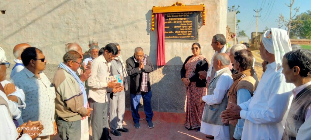 Pilani MLA JP Chandelia's Abhinandan lays foundation stone of roads in Patel Nagar and Budania