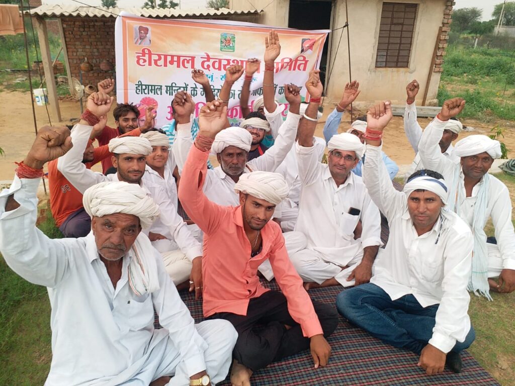 Devotees meeting at Hiramal in Budania gave support to the hunger strike to be held on August 6