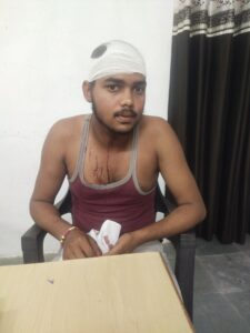 बाइक शोरूम में घुसकर युवक से मारपीट, जातिसूचक गलियां निकालने का आरोप Man beaten up after entering bike showroom, accused of taking out casteist slurs