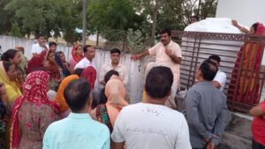 Outcry for drinking water in Chidawa city, former chief and BJP leader Kailash Meghwal heard the problem