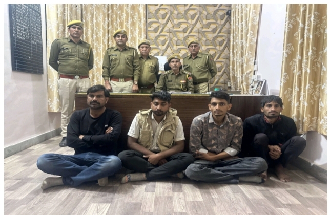 Big action by Jhunjhunu police, arrested four accused on drug smuggling charges and seized a vehicle.